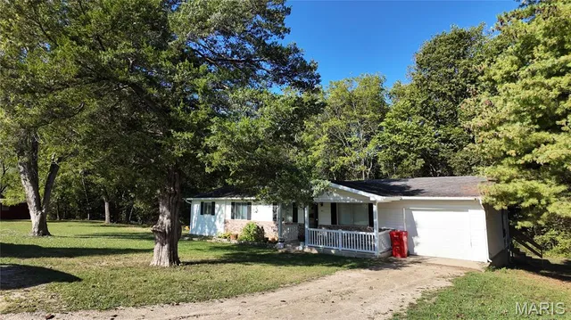 $208,500 | 301 Roberts Street, Iberia, MO 65486