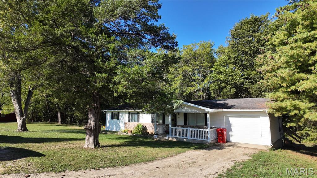 301 Roberts Street Iberia, MO 65486 - Photo 2 of 27