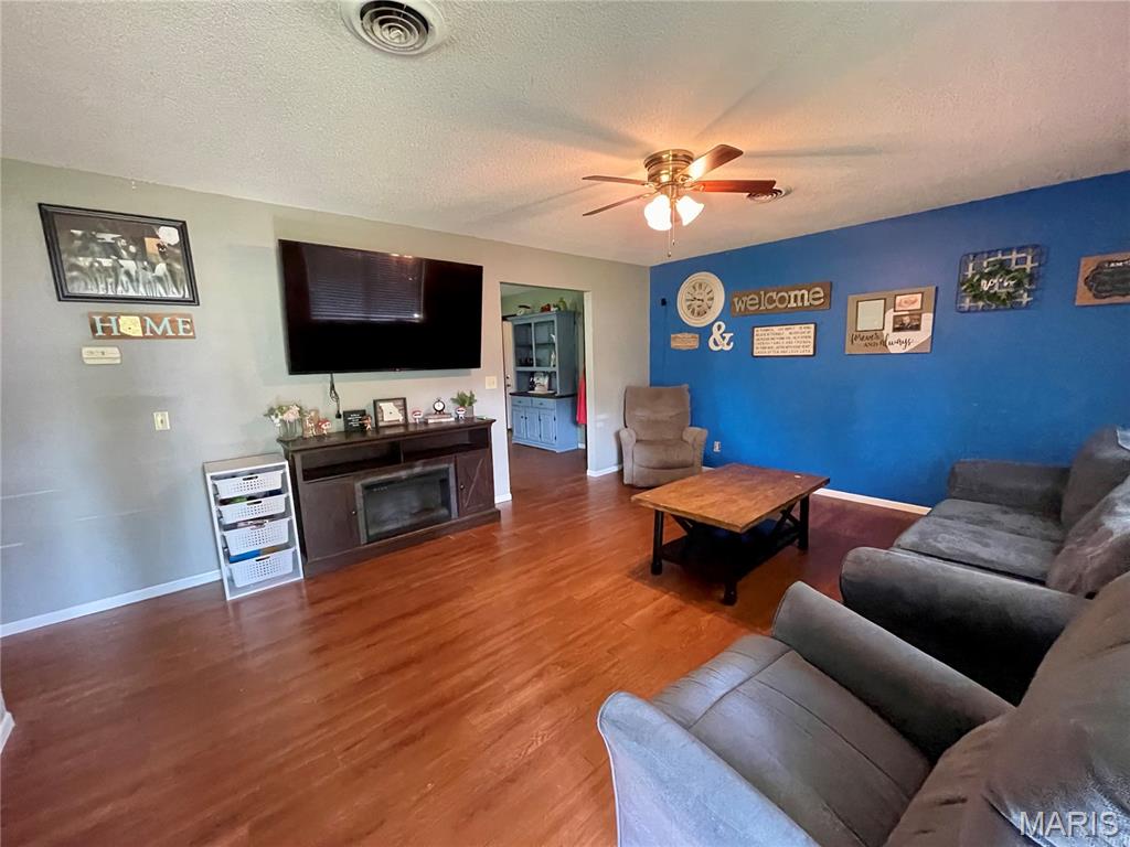 301 Roberts Street Iberia, MO 65486 - Photo 4 of 27