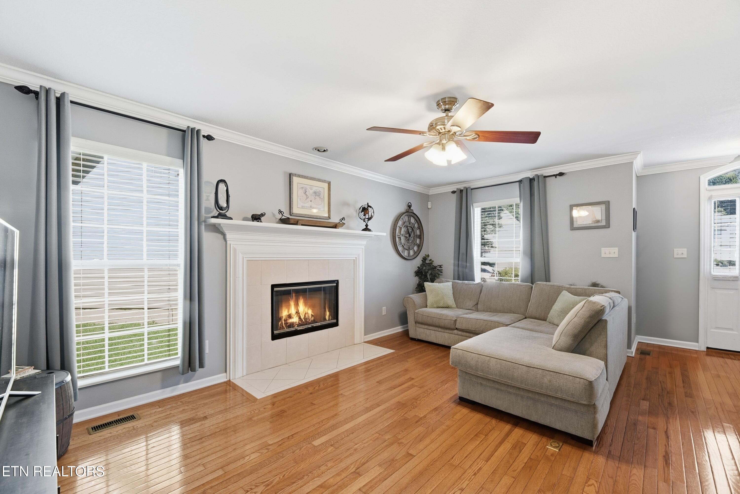 952 Station View Road Knoxville, TN 37919 - Photo 7 of 40 FAMILY ROOM
