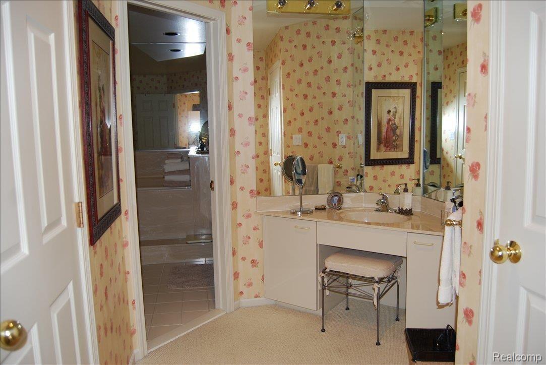 6435 Noble Road, Unit 13 West Bloomfield, MI 48322 - Photo 9 of 14 Noble Master Vanity