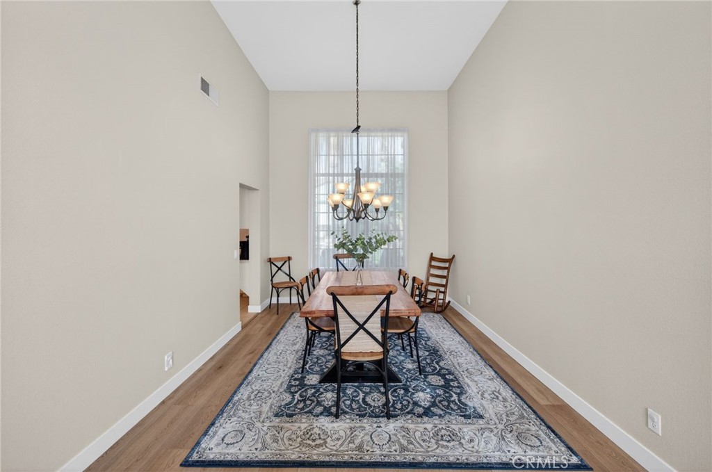 28322 Corte Ocaso Temecula, CA 92592 - Photo 17 of 75 a dining room with table and chairs