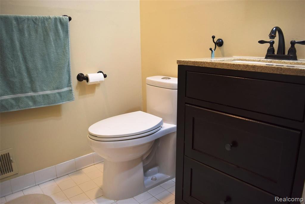 1645 Huntington Park Rochester Hills, MI 48309 - Photo 19 of 25