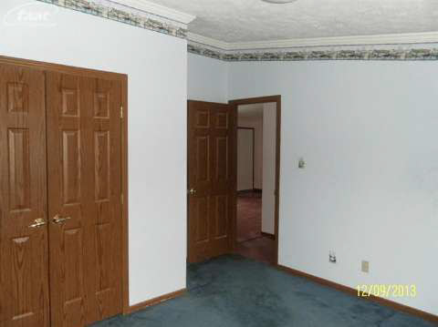 5127 West Carpenter Road Flint, MI 48504 - Photo 10 of 12 20388908-9.JPG