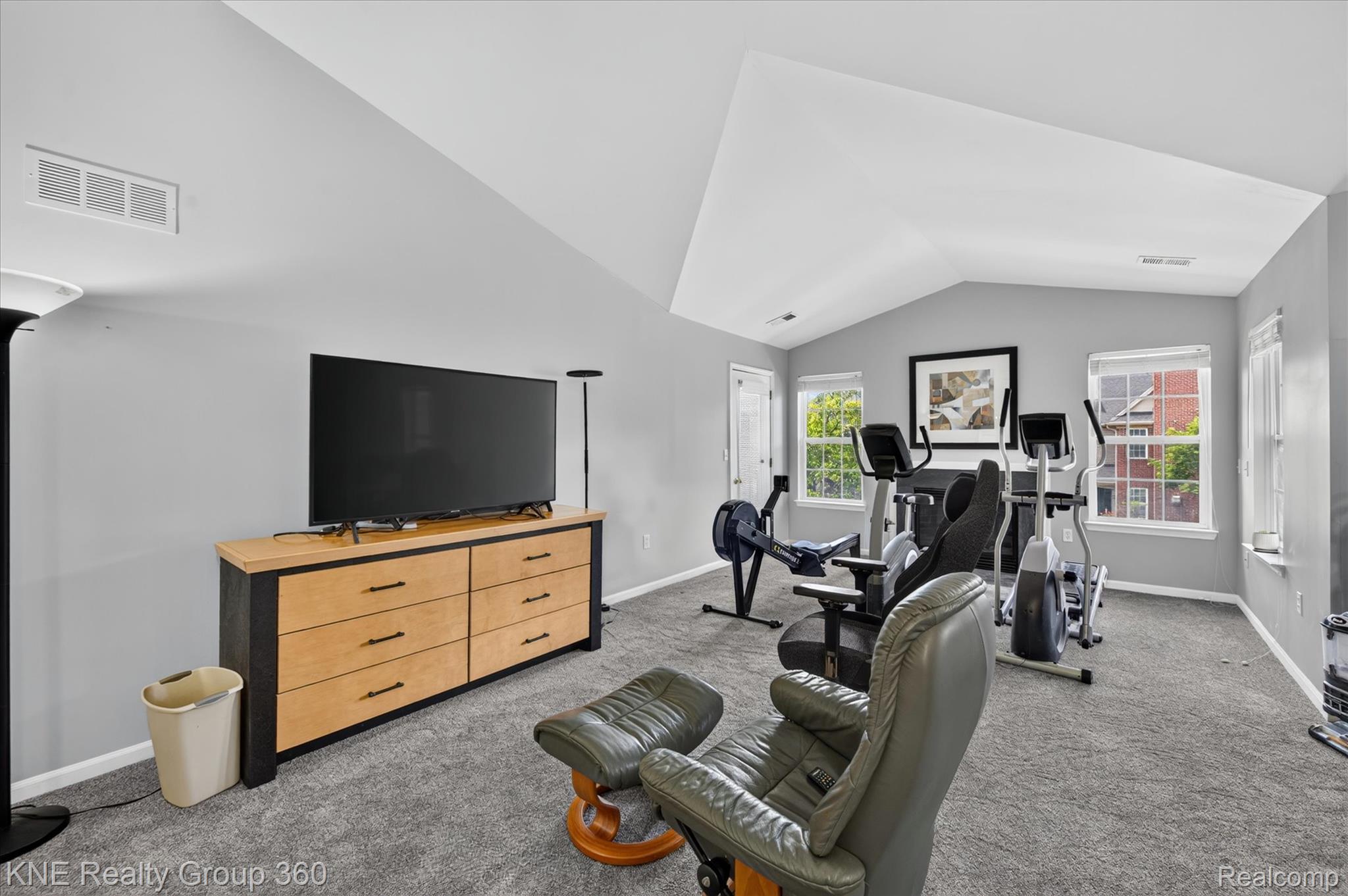 4077 Berkeley Avenue Canton, MI 48188 - Photo 6 of 32 Versatile room featuring a vaulted ceiling and wall-to-wall carpeting