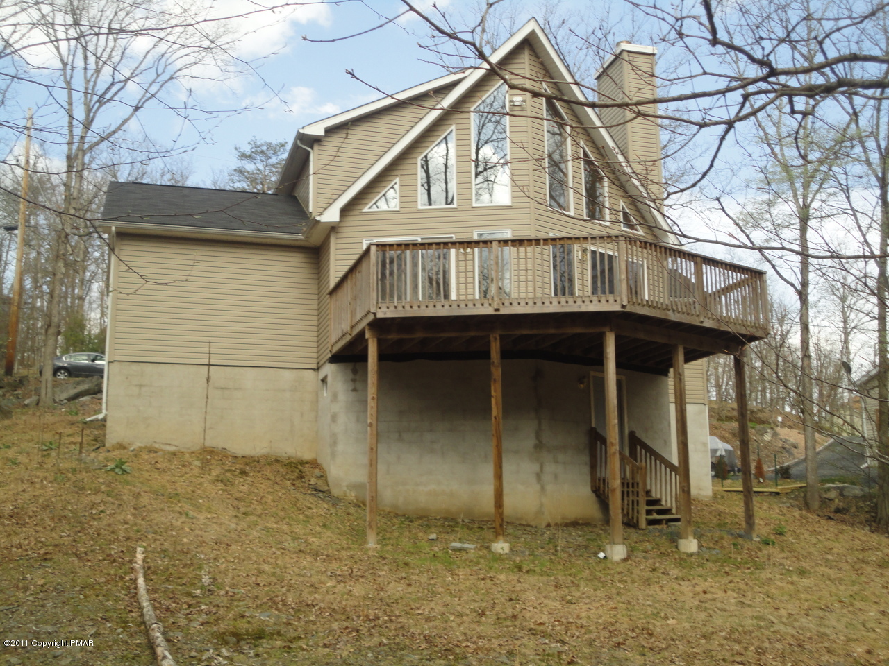979 Canterbury Road Bushkill, PA 18324 - Photo 4 of 15 a front view of a house with a yard