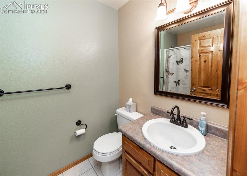 2602 Southpark Road Florissant, CO 80816 - Photo 37 of 50 Main full bathroom.
