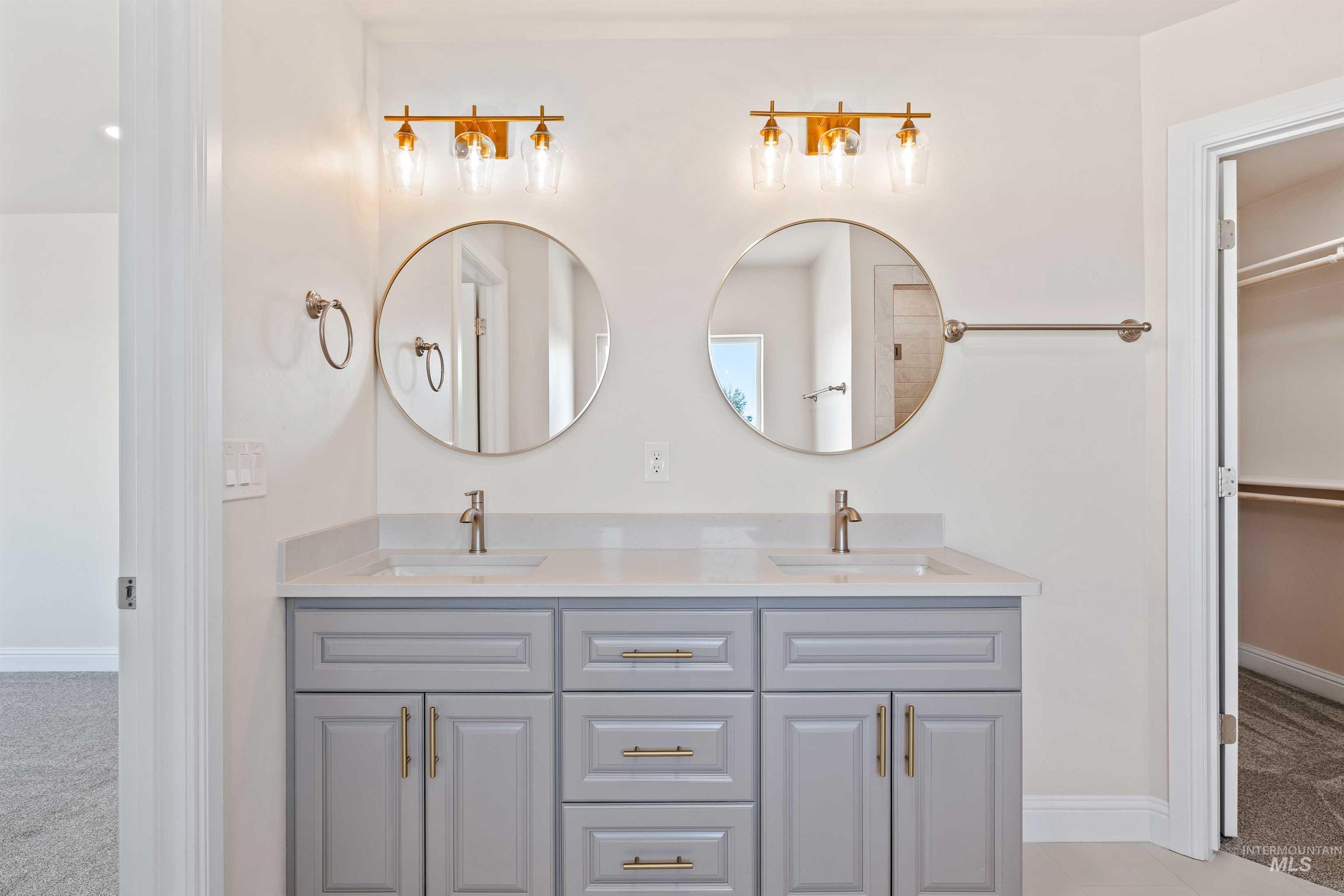 867 Adamite Road Kimberly, ID 83341 - Photo 12 of 24 Full bathroom featuring double vanity and a spacious closet