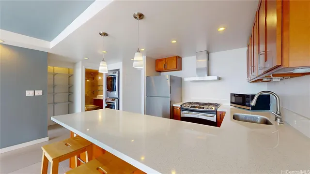 $2,700 | 475 Atkinson Drive, Unit 802, Honolulu, HI 96814