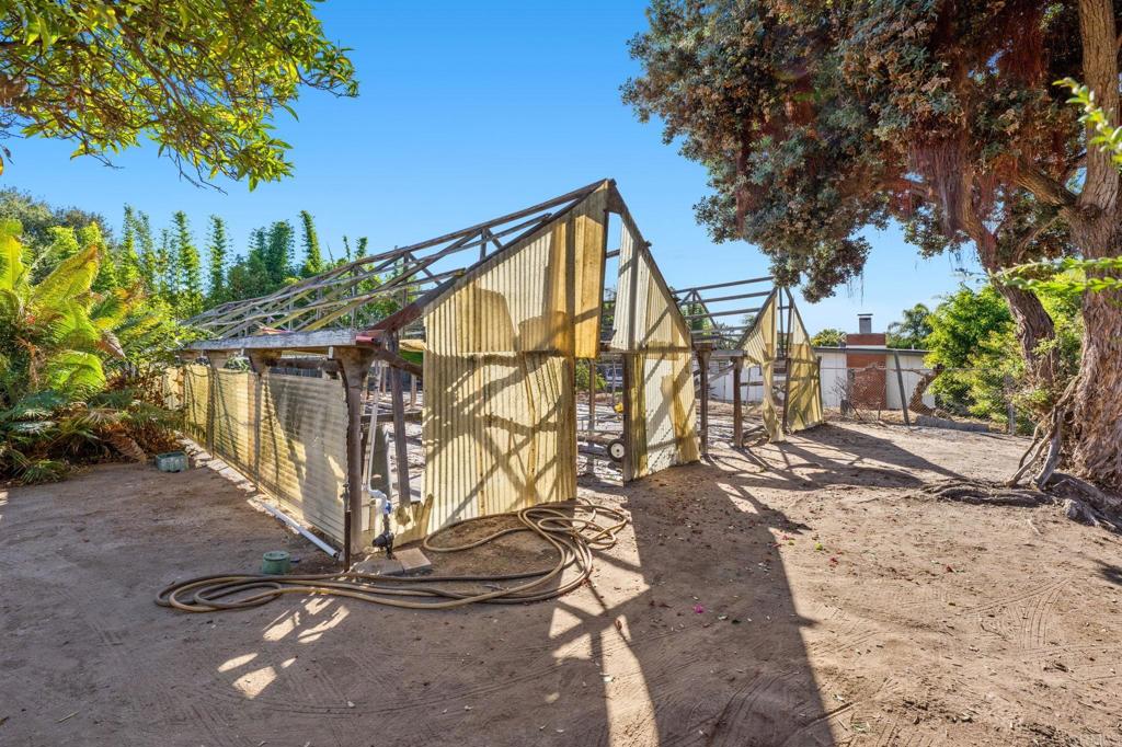 841 Normandy Road Encinitas, CA 92024 - Photo 28 of 38 a backyard of a house with plants and trees