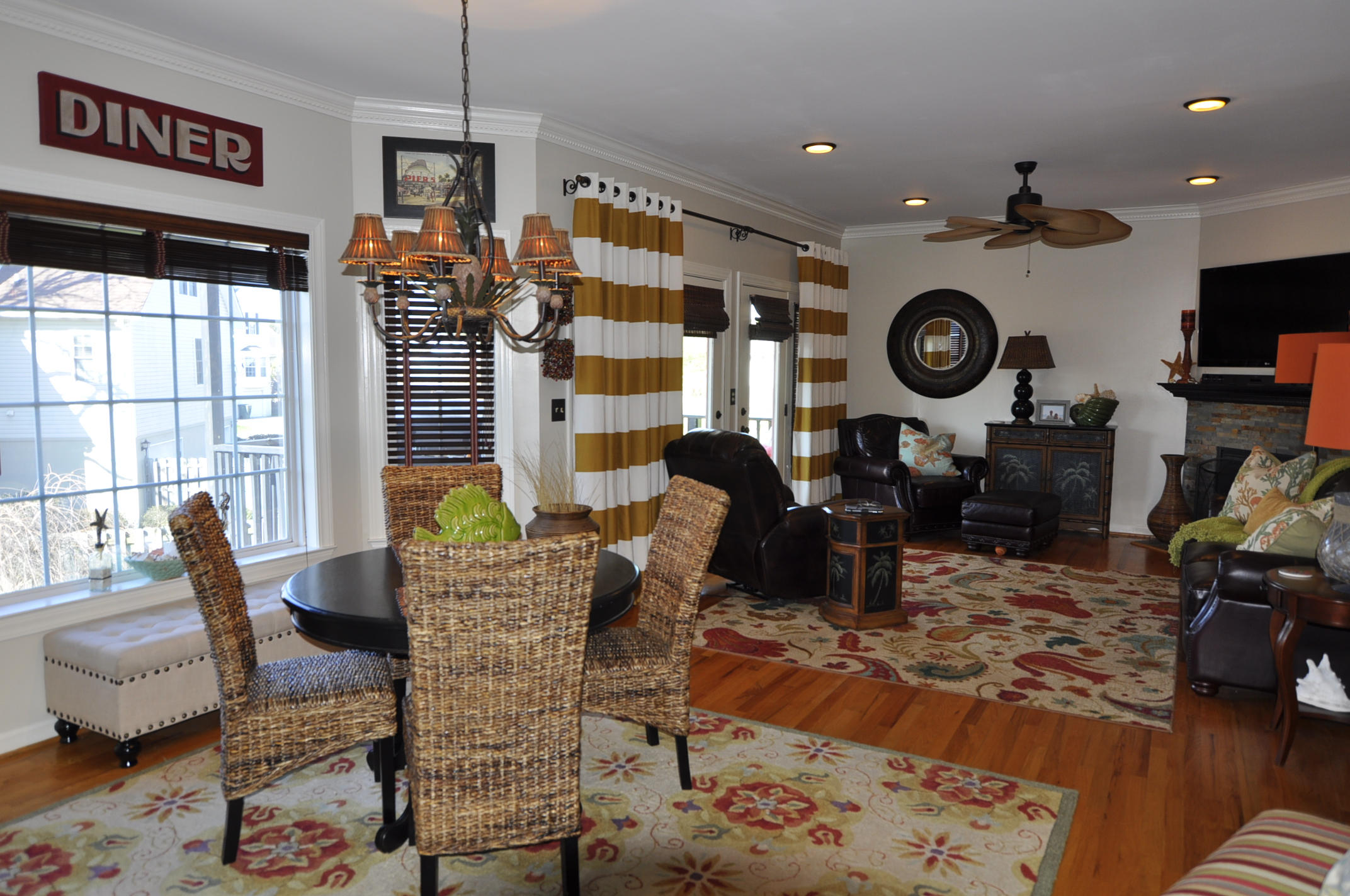 1683 Tower Battery Road Charleston, SC 29412 - Photo 6 of 50 breakfast nook and living room