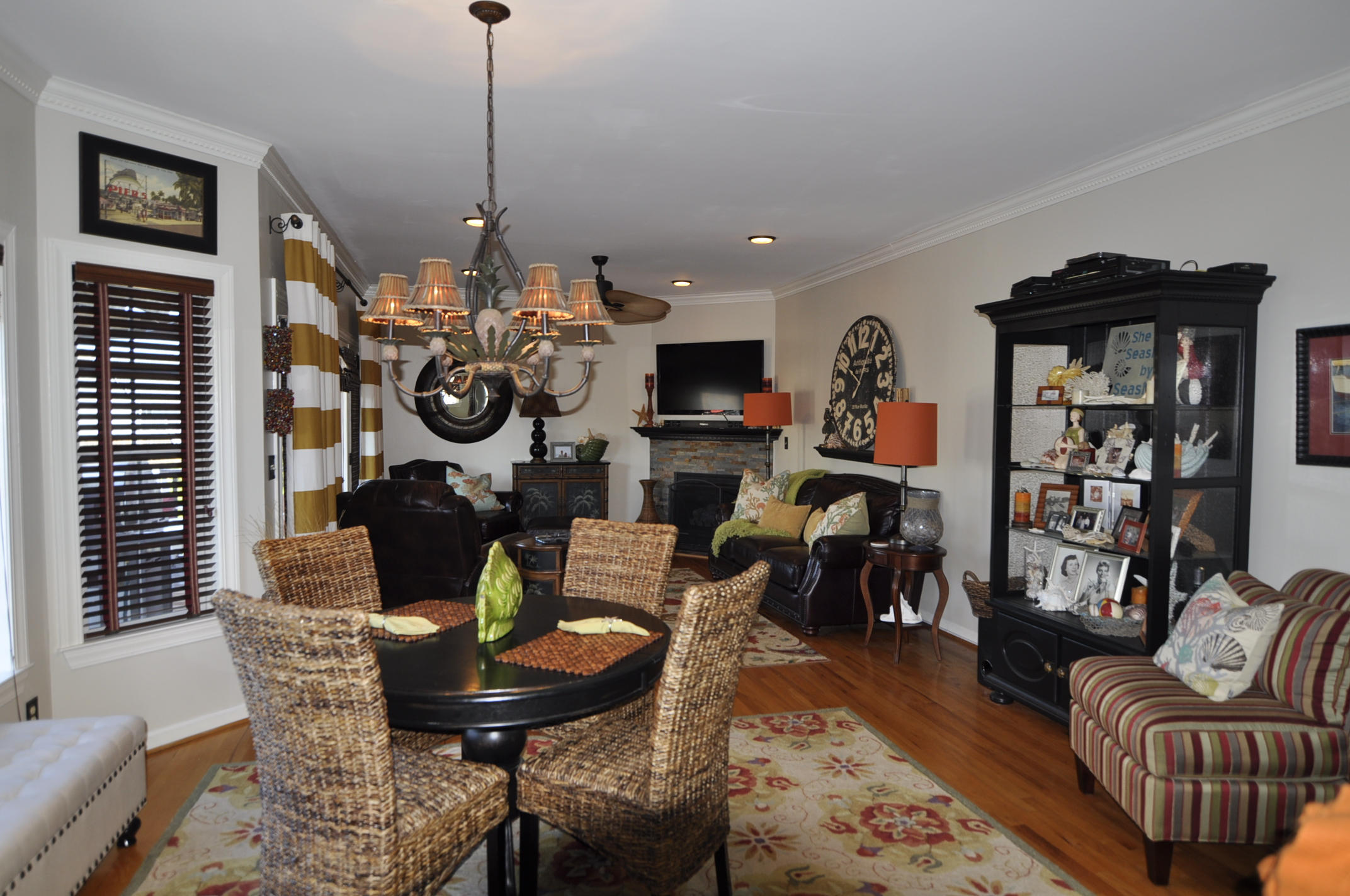 1683 Tower Battery Road Charleston, SC 29412 - Photo 7 of 50 breakfast nook and living room 2