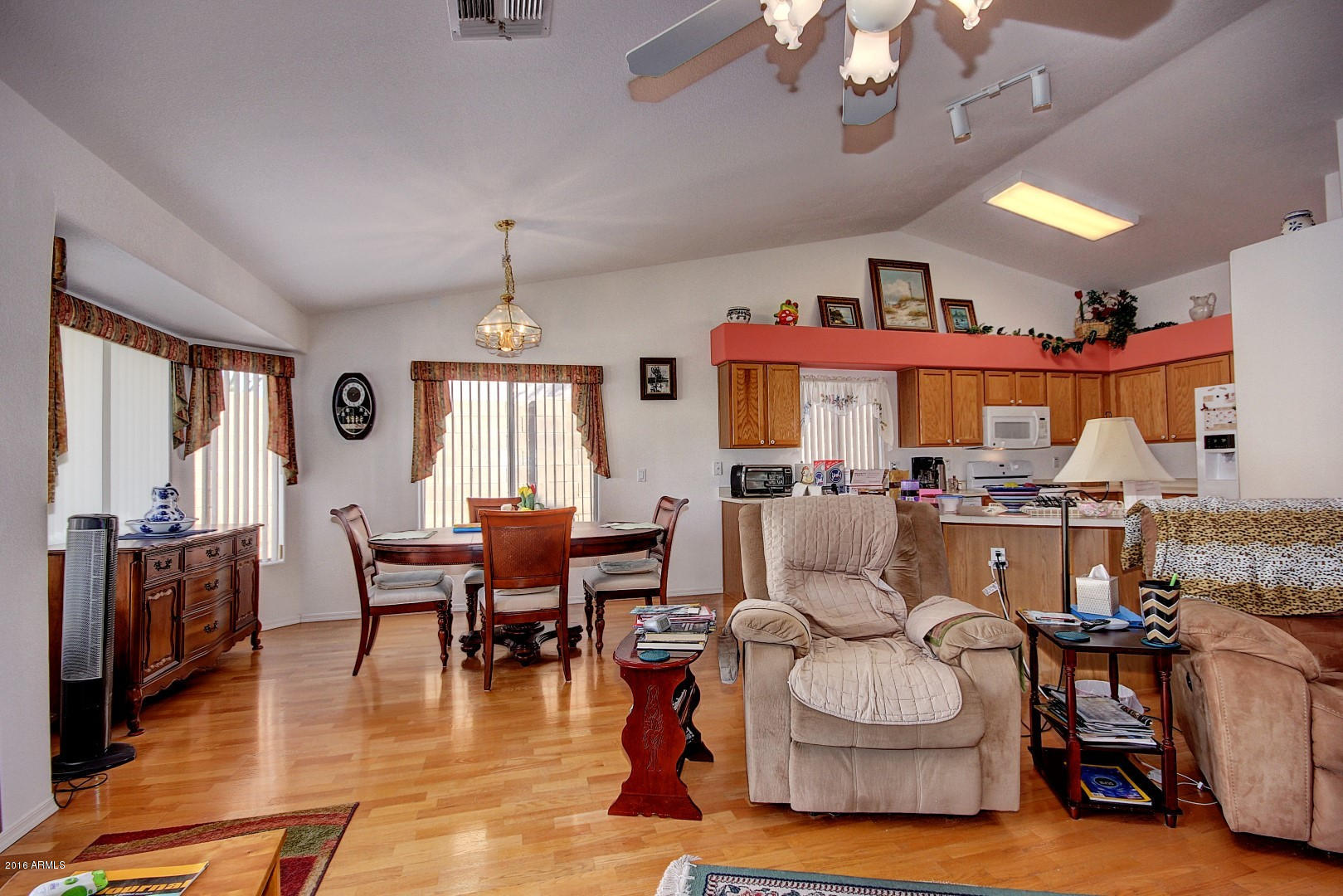 6542 West Briles Road Phoenix, AZ 85083 - Photo 2 of 25 Living Room