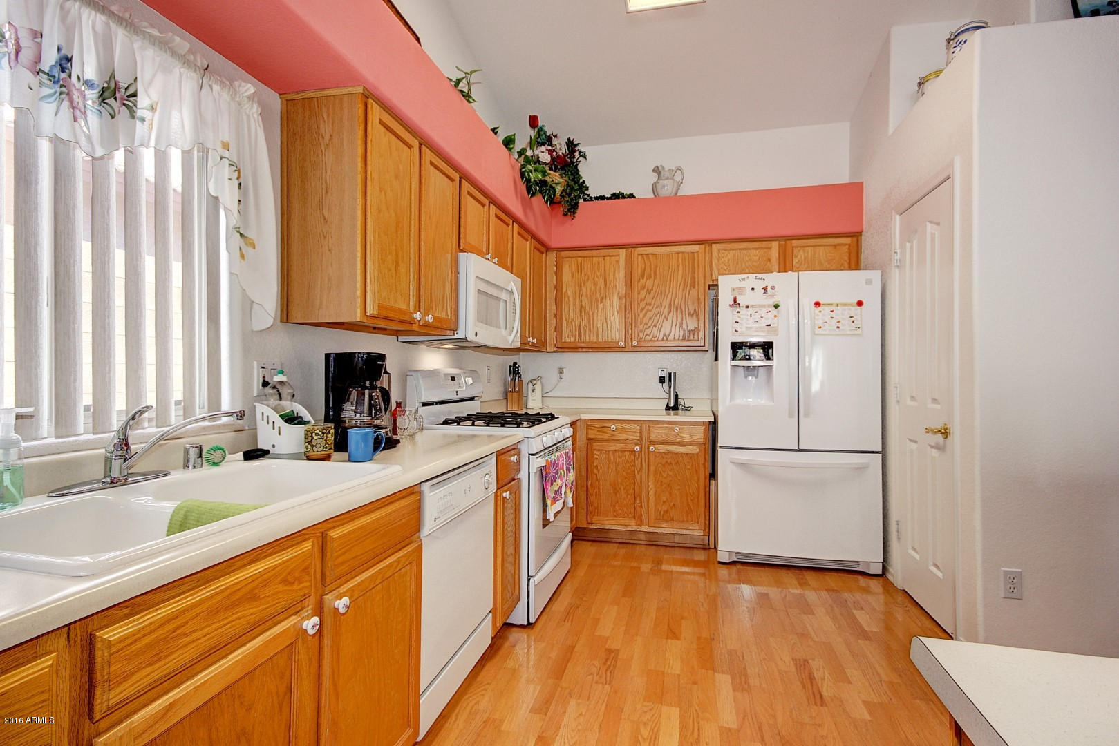 6542 West Briles Road Phoenix, AZ 85083 - Photo 9 of 25 Kitchen