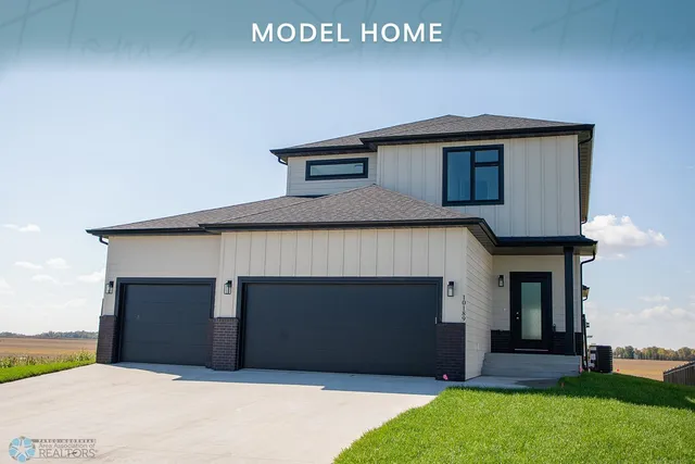 $484,999 | 10189 Concord Drive, Horace, ND 58047