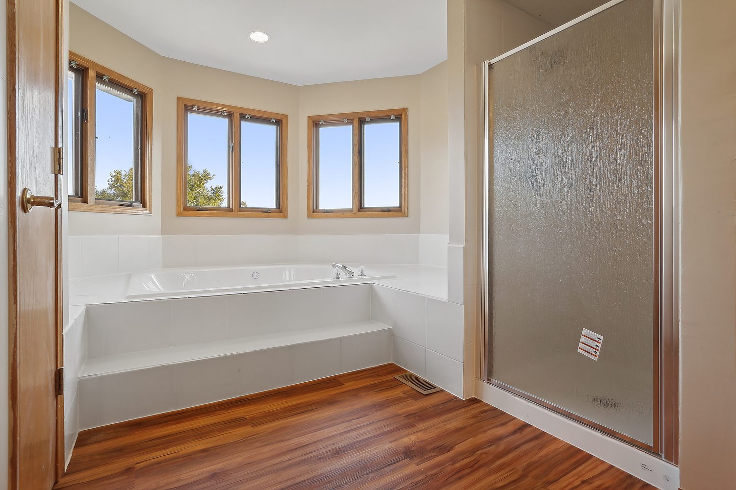 10646 Halligan Way Mokena, IL 60448 - Photo 20 of 28 a view of an empty room with wooden floor and a window