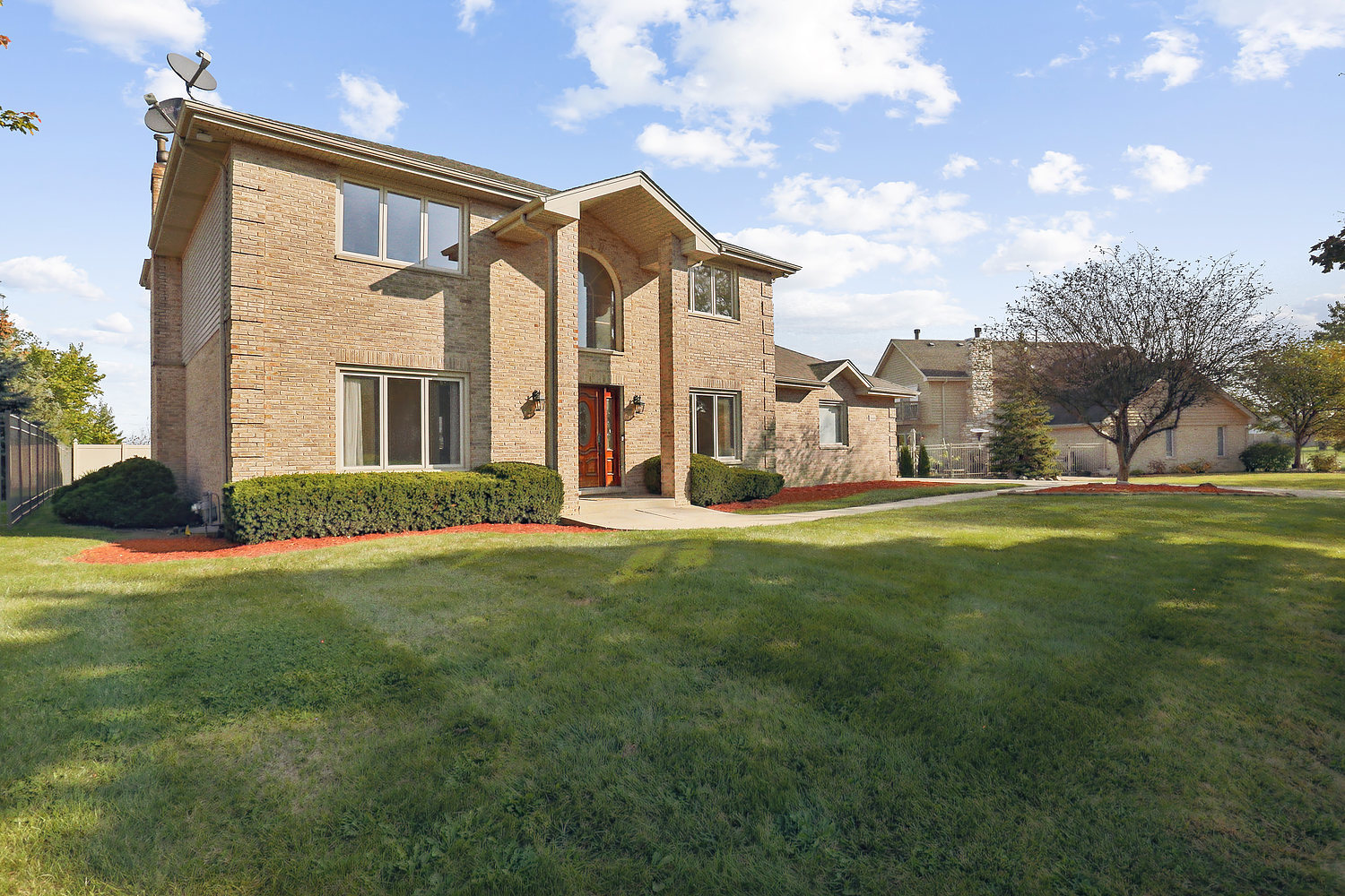 10646 Halligan Way Mokena, IL 60448 - Photo 3 of 28 a front view of house with yard and green space