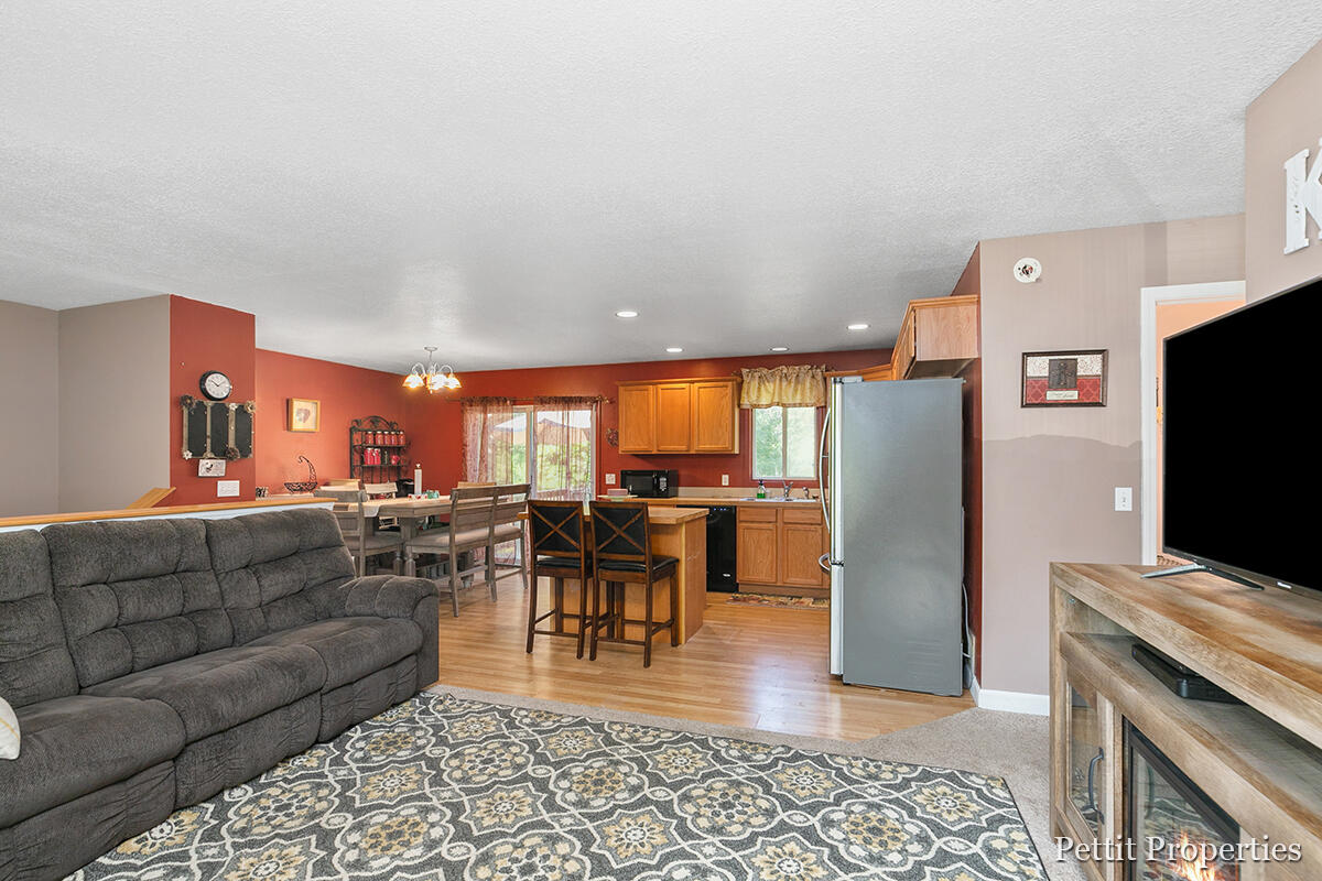 6163 Russell Road Twin Lake, MI 49457 - Photo 6 of 26 IMG_1004