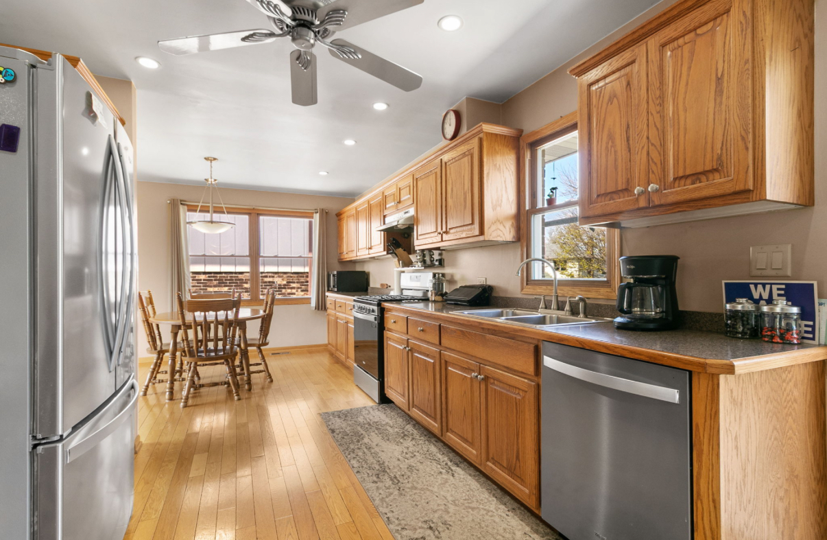 7024 Brementowne Road Tinley Park, IL 60477 - Photo 2 of 19