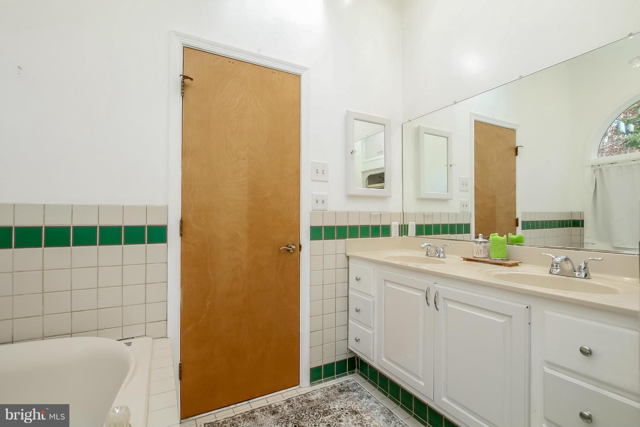 4201 Green Glade Road Phoenix, MD 21131 - Photo 16 of 30 Bath (Master)