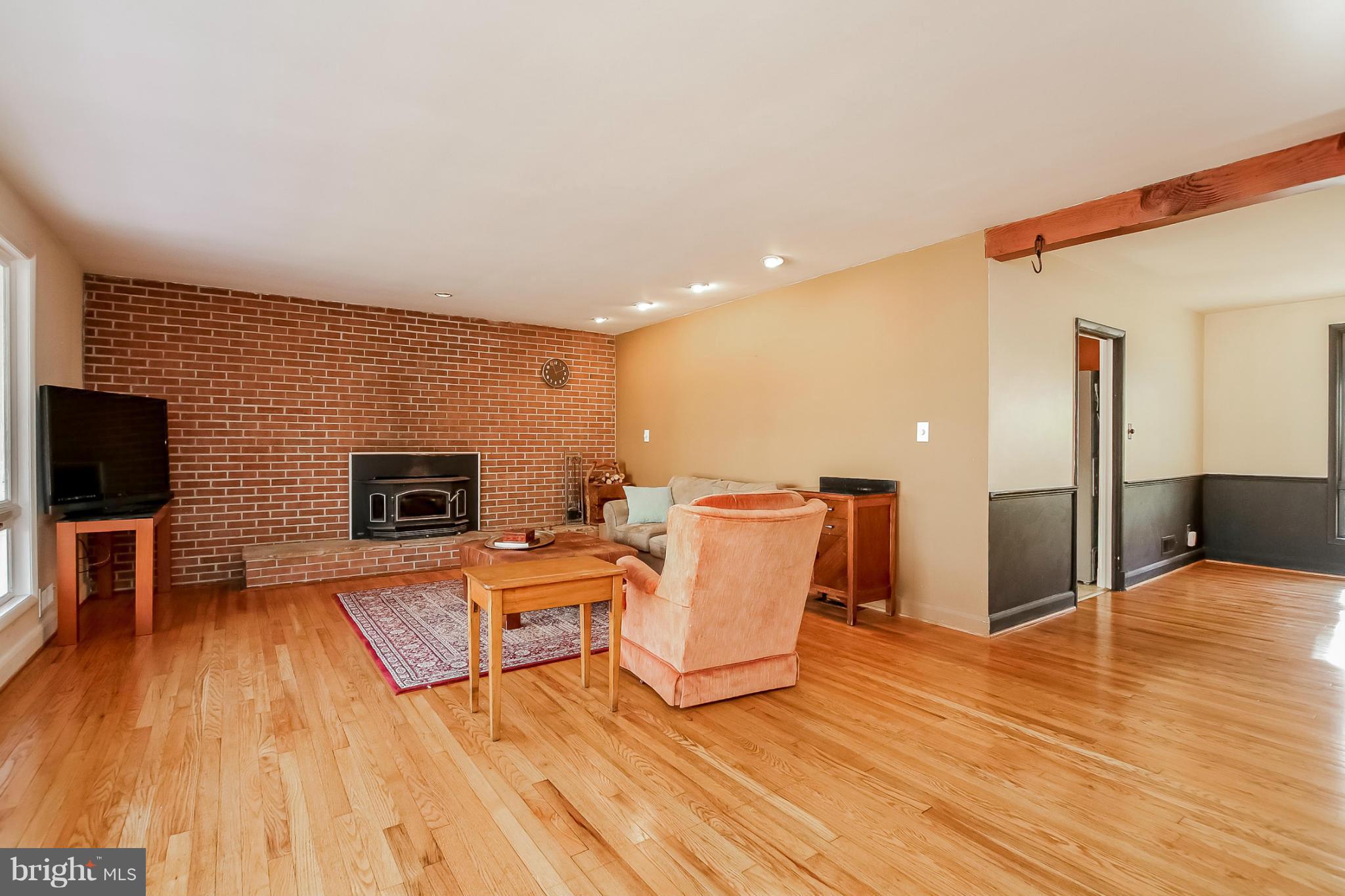 4201 Green Glade Road Phoenix, MD 21131 - Photo 6 of 30 Living Room