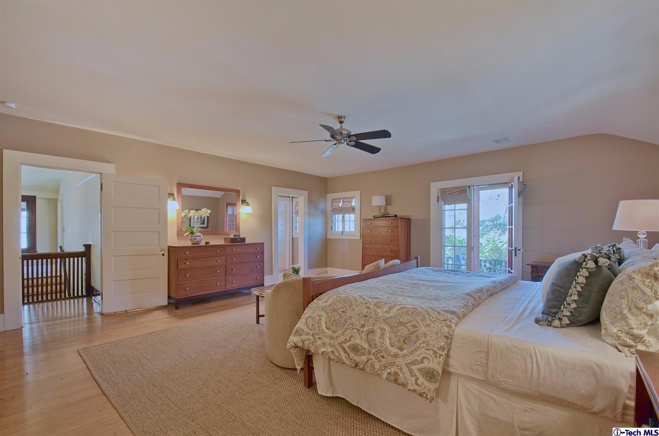 895 South Madison Avenue Pasadena, CA 91106 - Photo 25 of 38 a bedroom with a bed and a chandelier