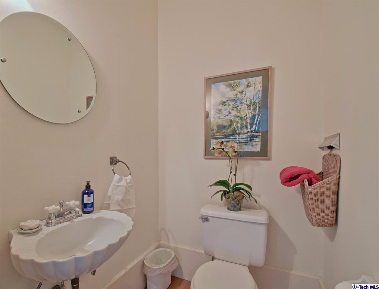 895 South Madison Avenue Pasadena, CA 91106 - Photo 31 of 38 a bathroom with a toilet a sink and mirror