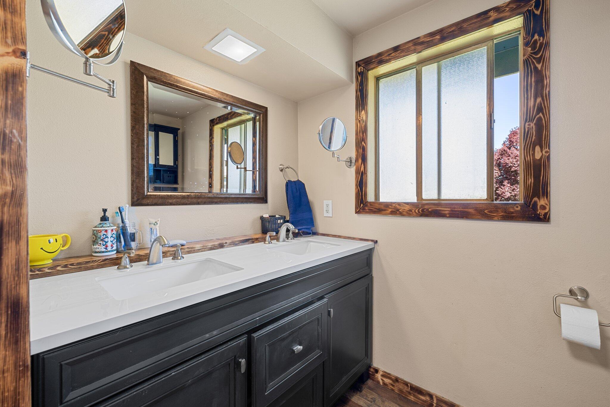 1857 Roberts Road Medford, OR 97504 - Photo 14 of 22 14