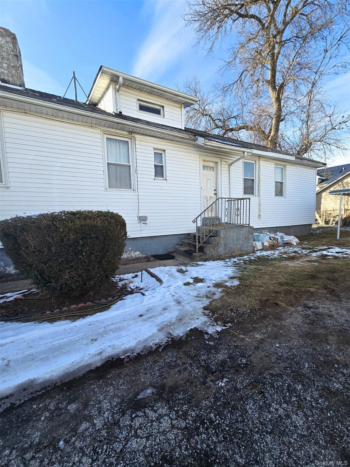 27 Midwood Street Hempstead, NY 11550 - Photo 5 of 13 a view of a house with backyard and trees