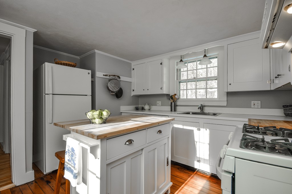 133 Parker Road Framingham, MA 01702 - Photo 10 of 28 Gallery Image 10