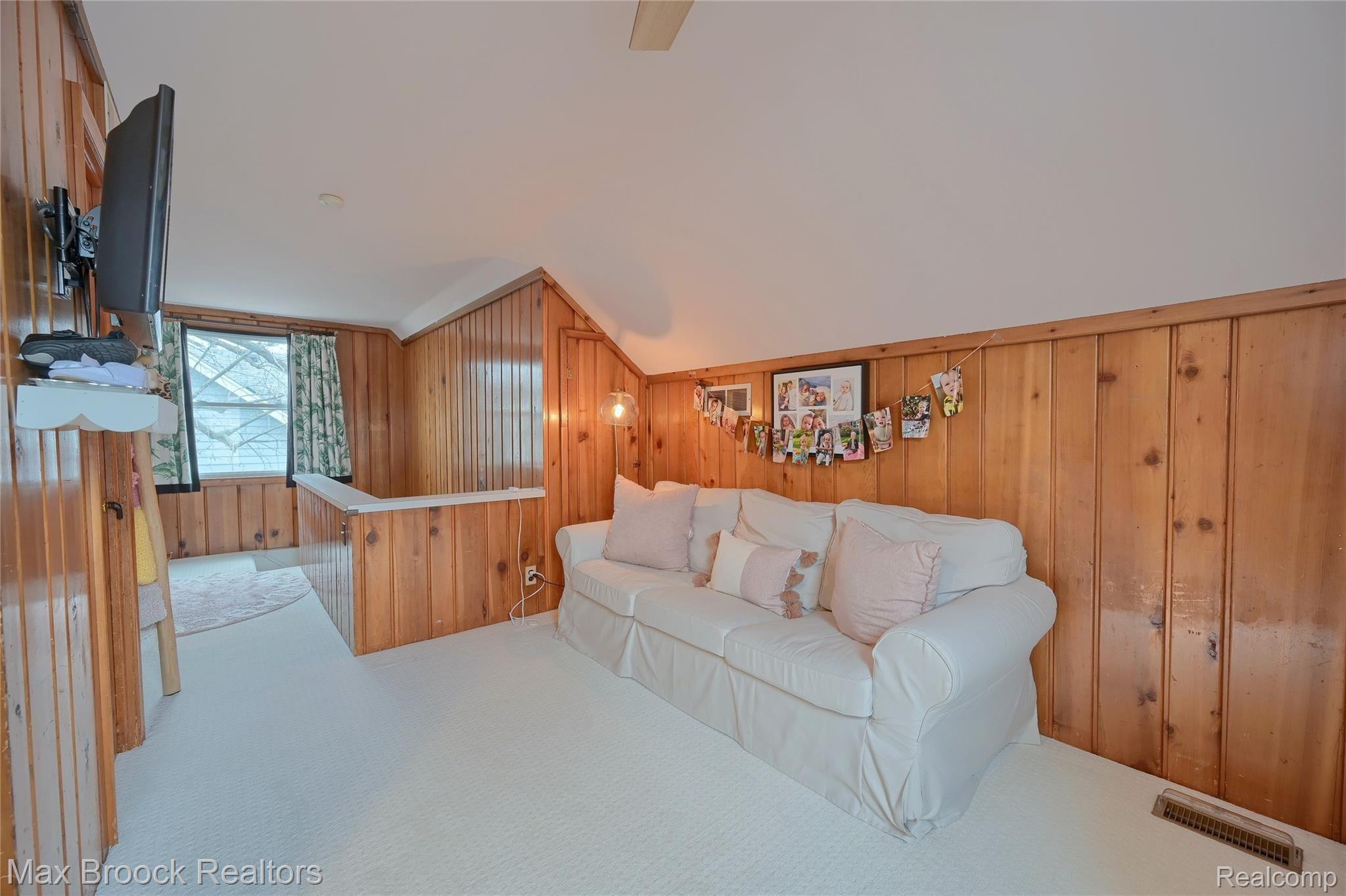 1443 Dorothea Road Berkley, MI 48072 - Photo 21 of 33 Upstairs Bedroom View 2