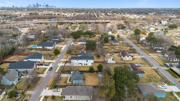 $2,700 | 1113 Danube Street, Houston, TX 77051