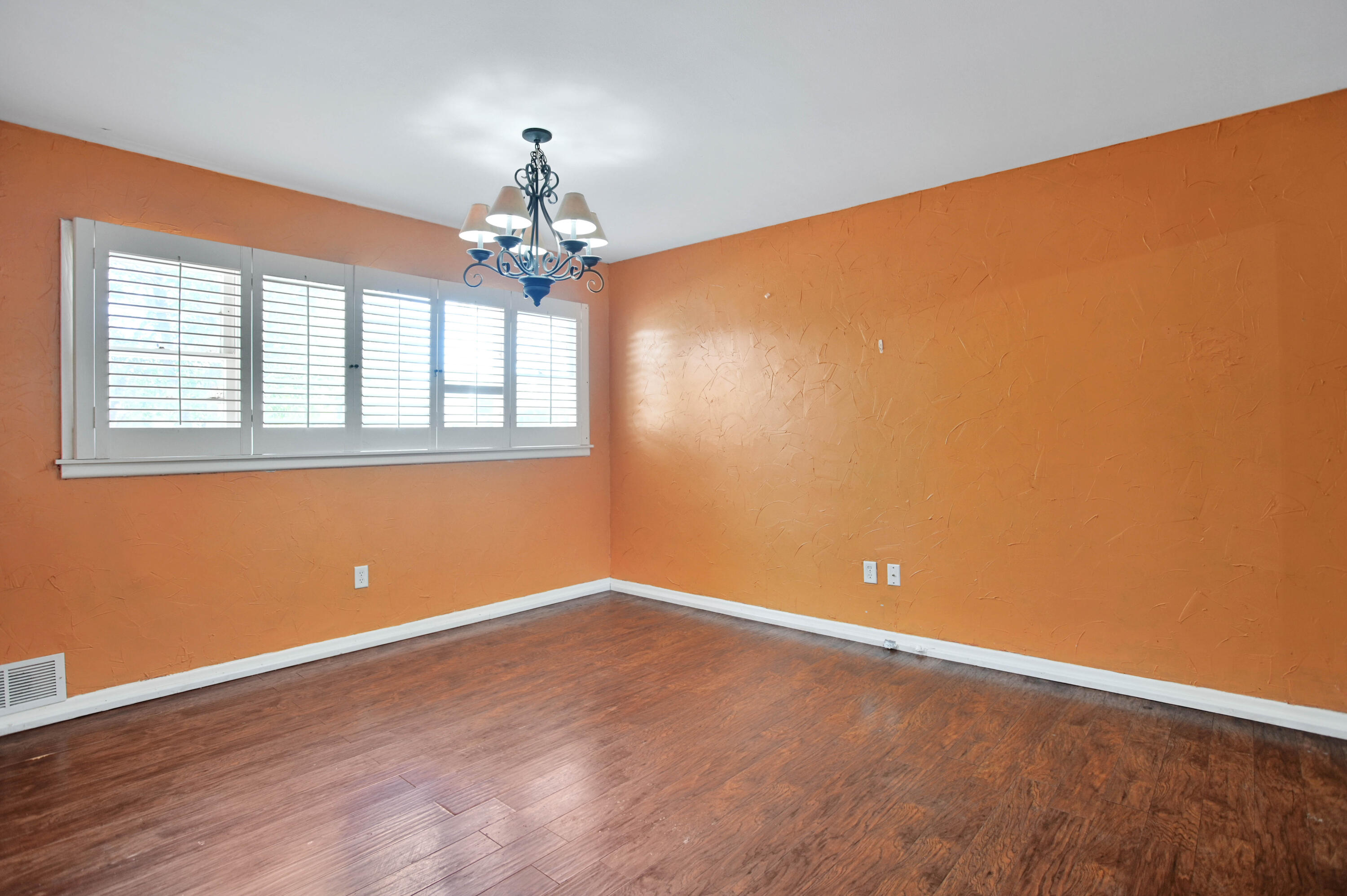 3706 37th Street Lubbock, TX 79413 - Photo 5 of 41 DSC_4180