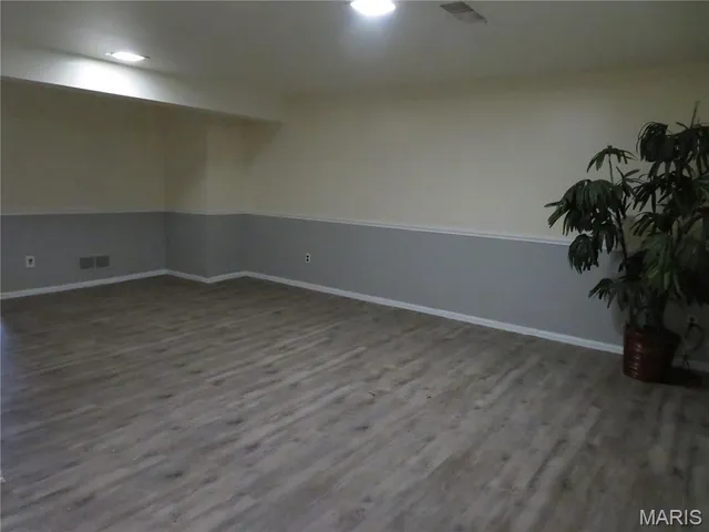 $1,380 | 1270 North And South Road, St. Louis, MO 63130