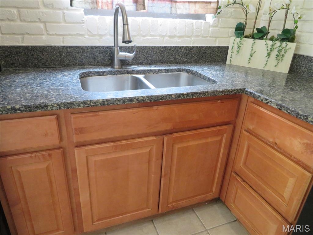 1270 North And South Road St. Louis, MO 63130 - Photo 5 of 15