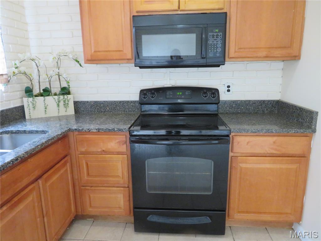 1270 North And South Road St. Louis, MO 63130 - Photo 6 of 15