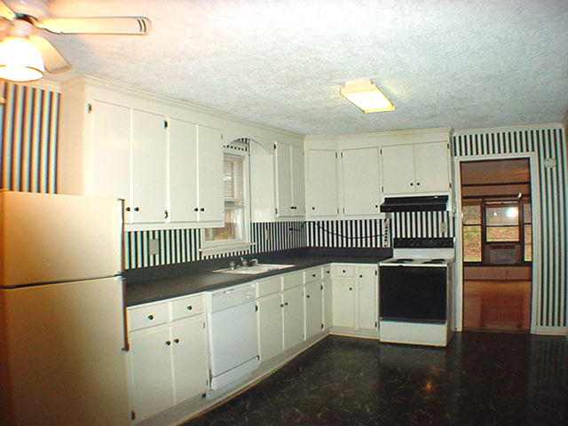 107 Roberts Road Williamston, SC 29697 - Photo 3 of 8