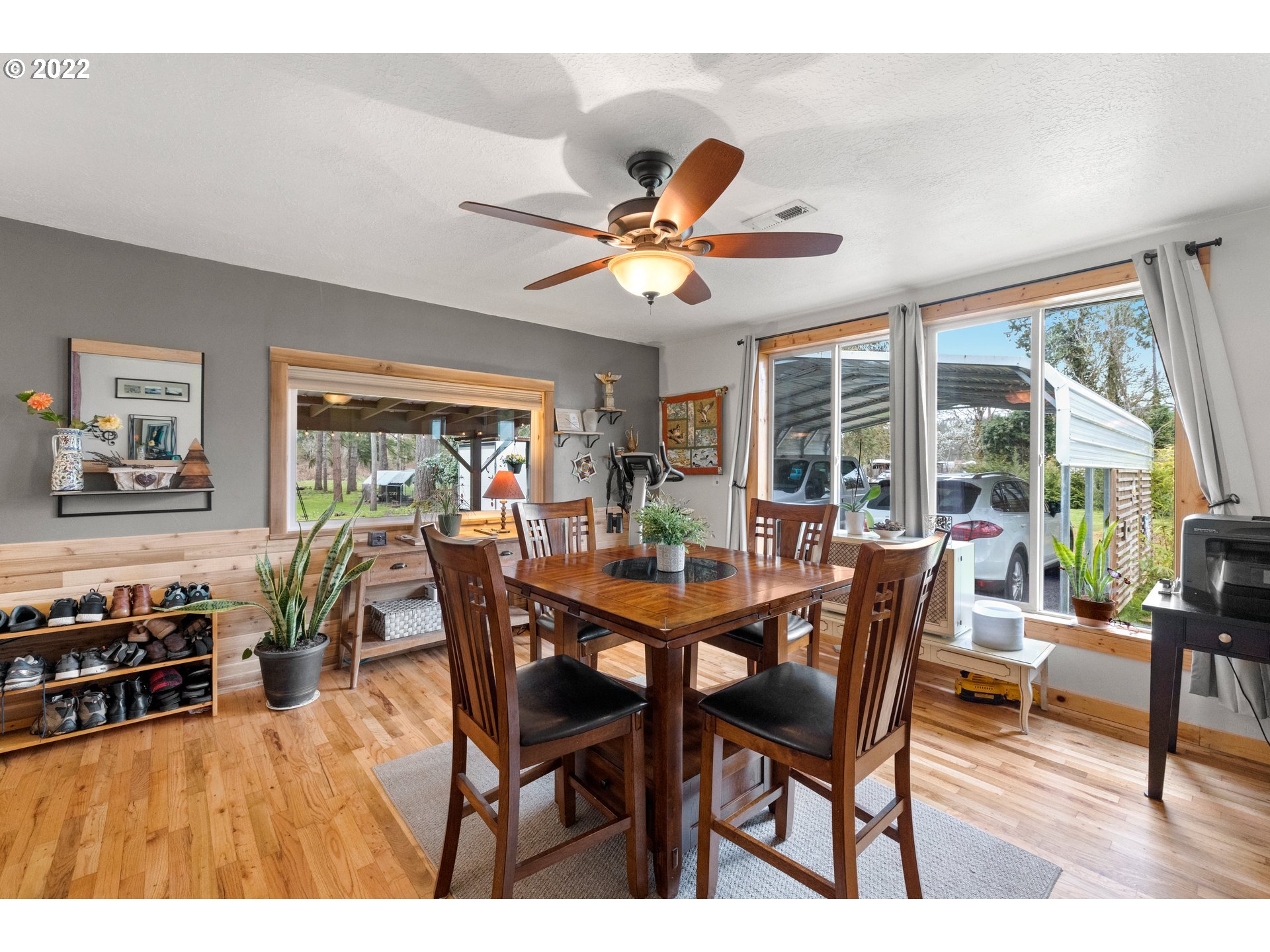 15714 South Windy City Road Mulino, OR 97042 - Photo 12 of 32 Dining Room