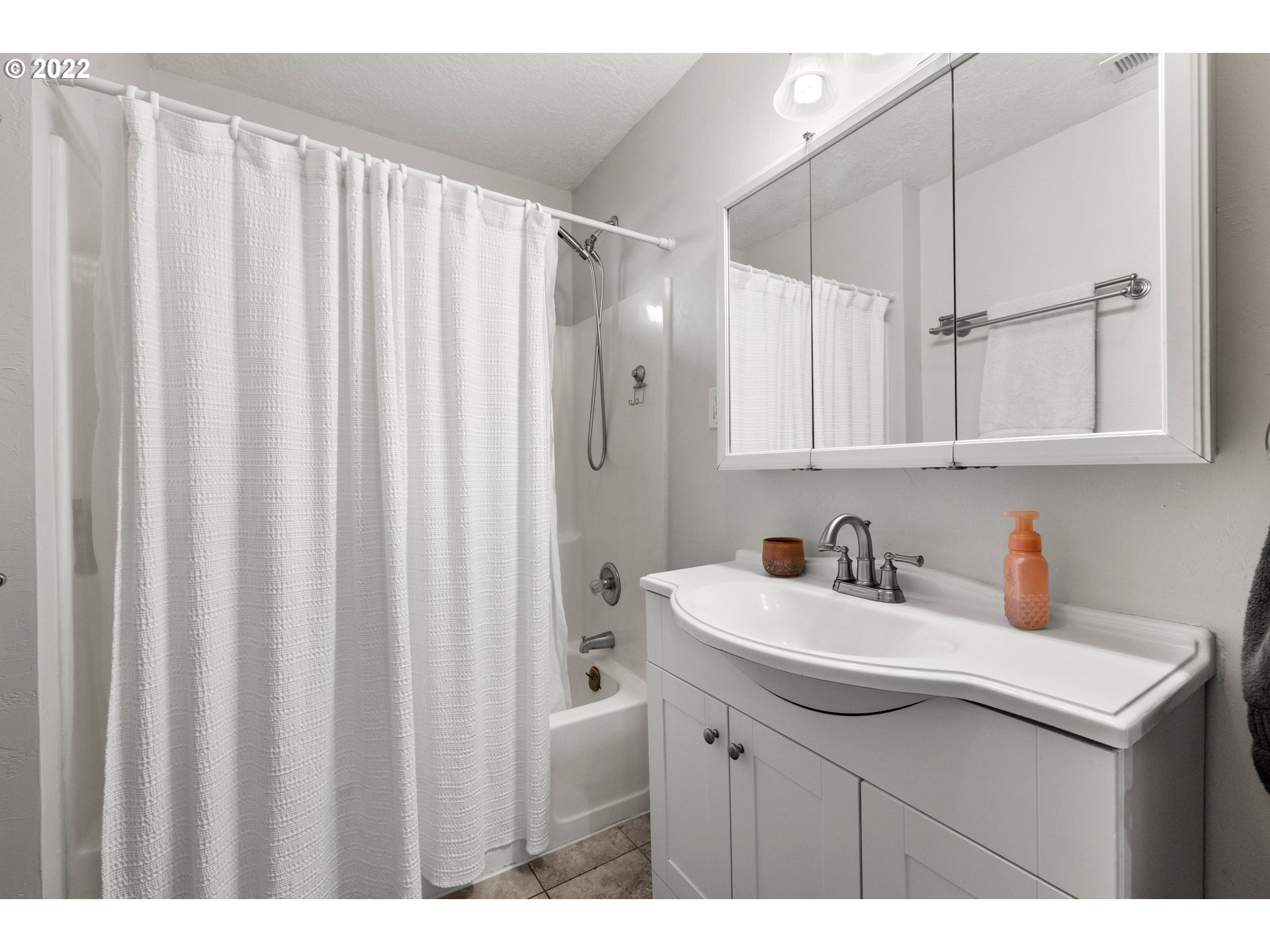 15714 South Windy City Road Mulino, OR 97042 - Photo 21 of 32 Bathroom