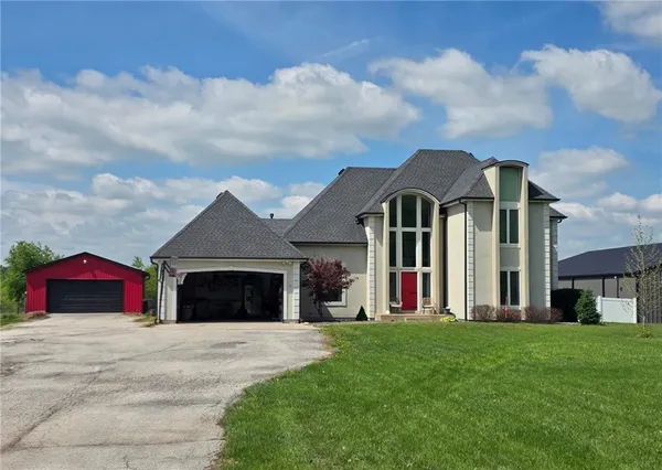 $899,950 | 9330 Valley Garden Drive, Kansas City, MO 64138