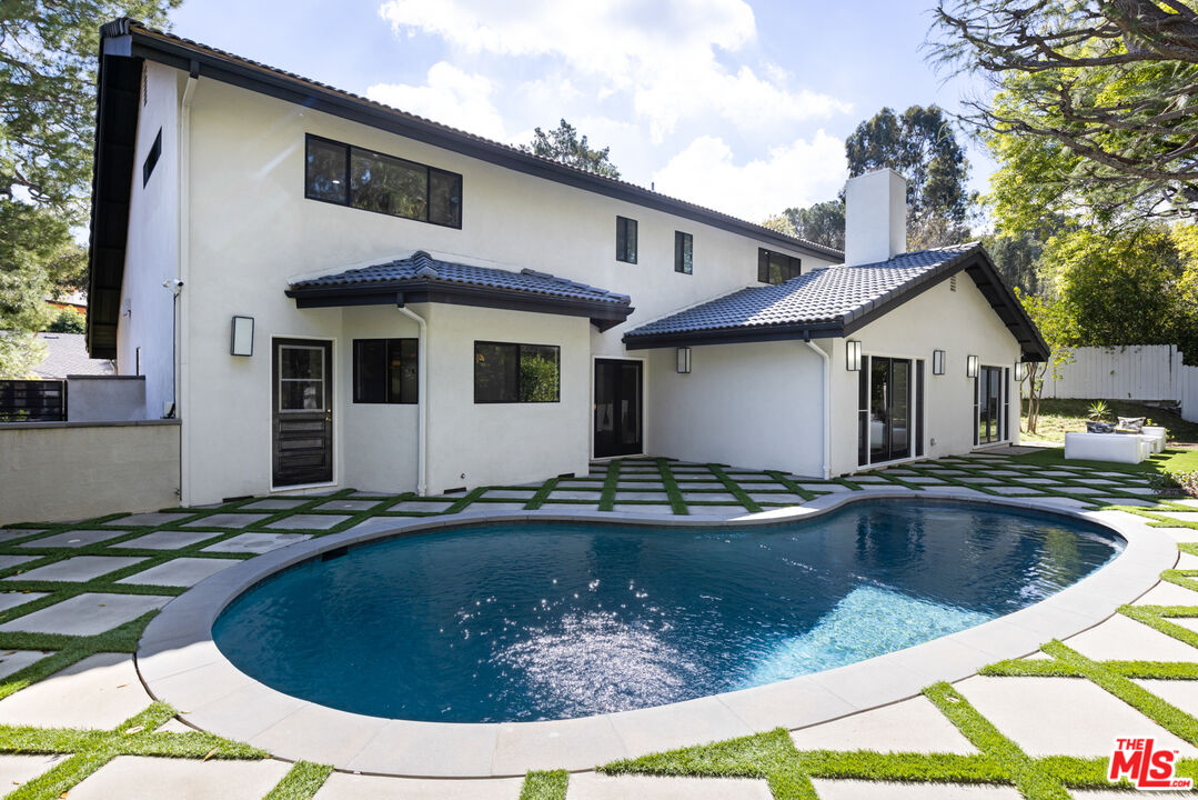 16167 Meadowcrest Road Sherman Oaks, CA 91403 - Photo 28 of 31 a view of a house with swimming pool