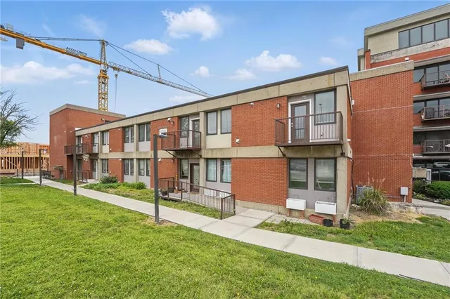 $144,500 | 2980 Baltimore Avenue, Unit 2101, Kansas City, MO 64108