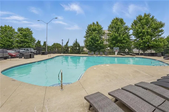 $144,500 | 2980 Baltimore Avenue, Unit 2101, Kansas City, MO 64108