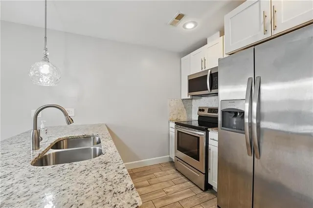 $144,500 | 2980 Baltimore Avenue, Unit 2101, Kansas City, MO 64108