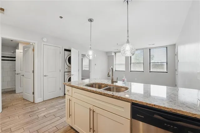 $144,500 | 2980 Baltimore Avenue, Unit 2101, Kansas City, MO 64108