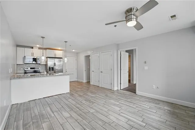 $144,500 | 2980 Baltimore Avenue, Unit 2101, Kansas City, MO 64108