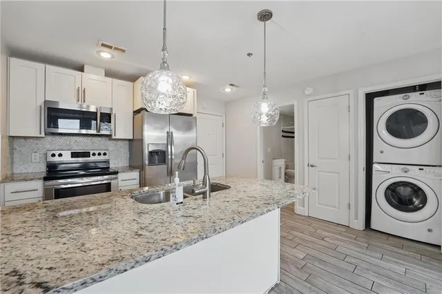 $144,500 | 2980 Baltimore Avenue, Unit 2101, Kansas City, MO 64108