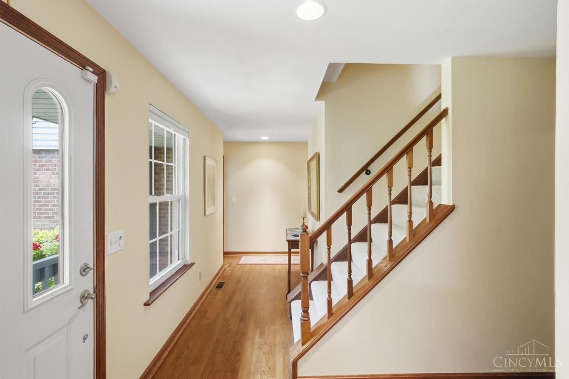 6046 Gaines Road Cincinnati, OH 45247 - Photo 4 of 78
