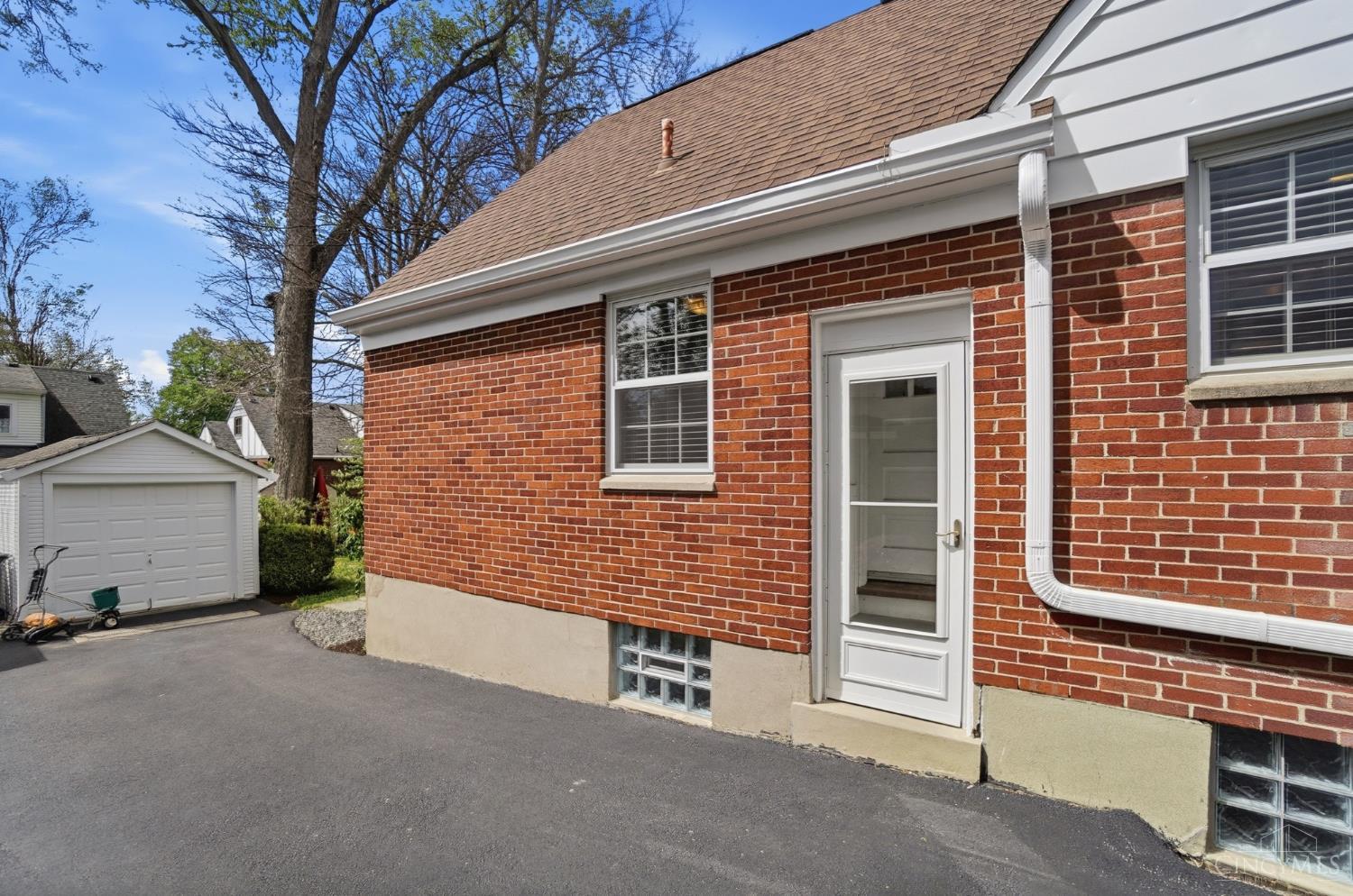 3863 Homewood Road Cincinnati, OH 45227 - Photo 37 of 44