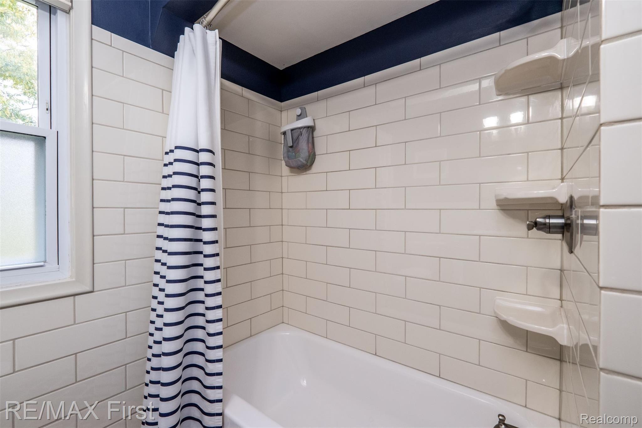 3034 Bamlet Road Royal Oak, MI 48073 - Photo 19 of 40 Bamlet bathroom (2 of 3).jpg